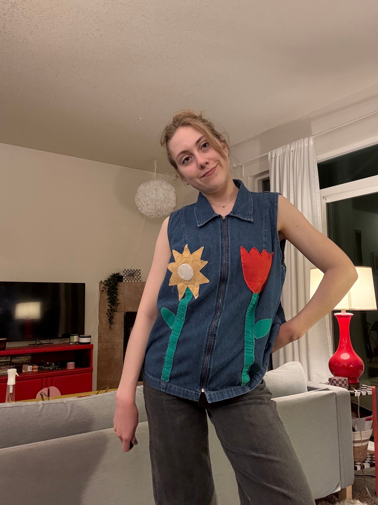 Flower zip up vest (L)