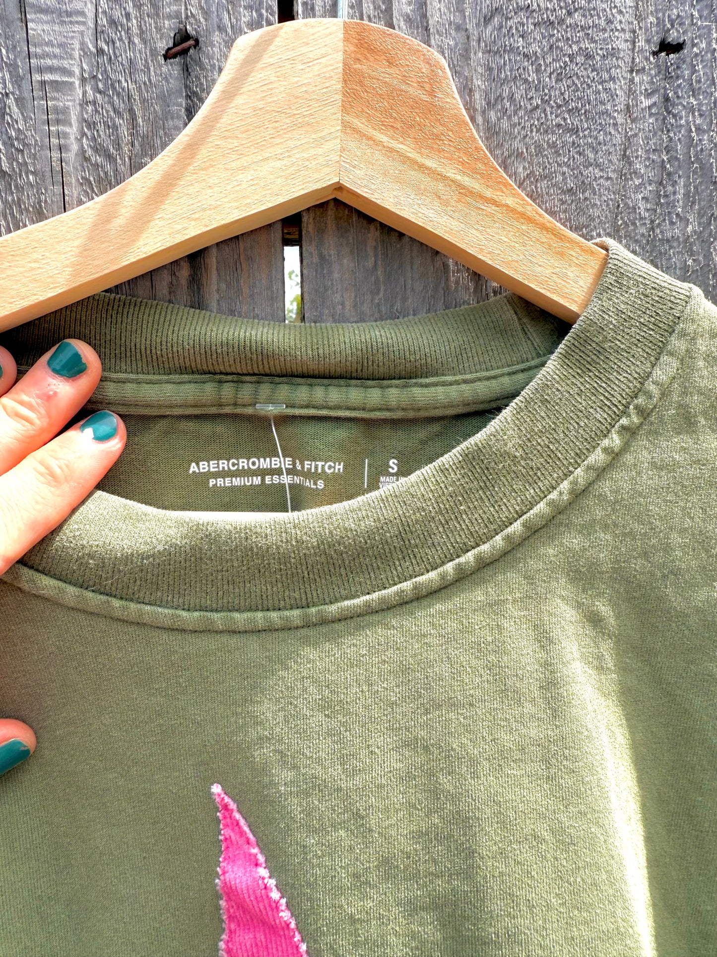 Green and pink star tee (L/XL)