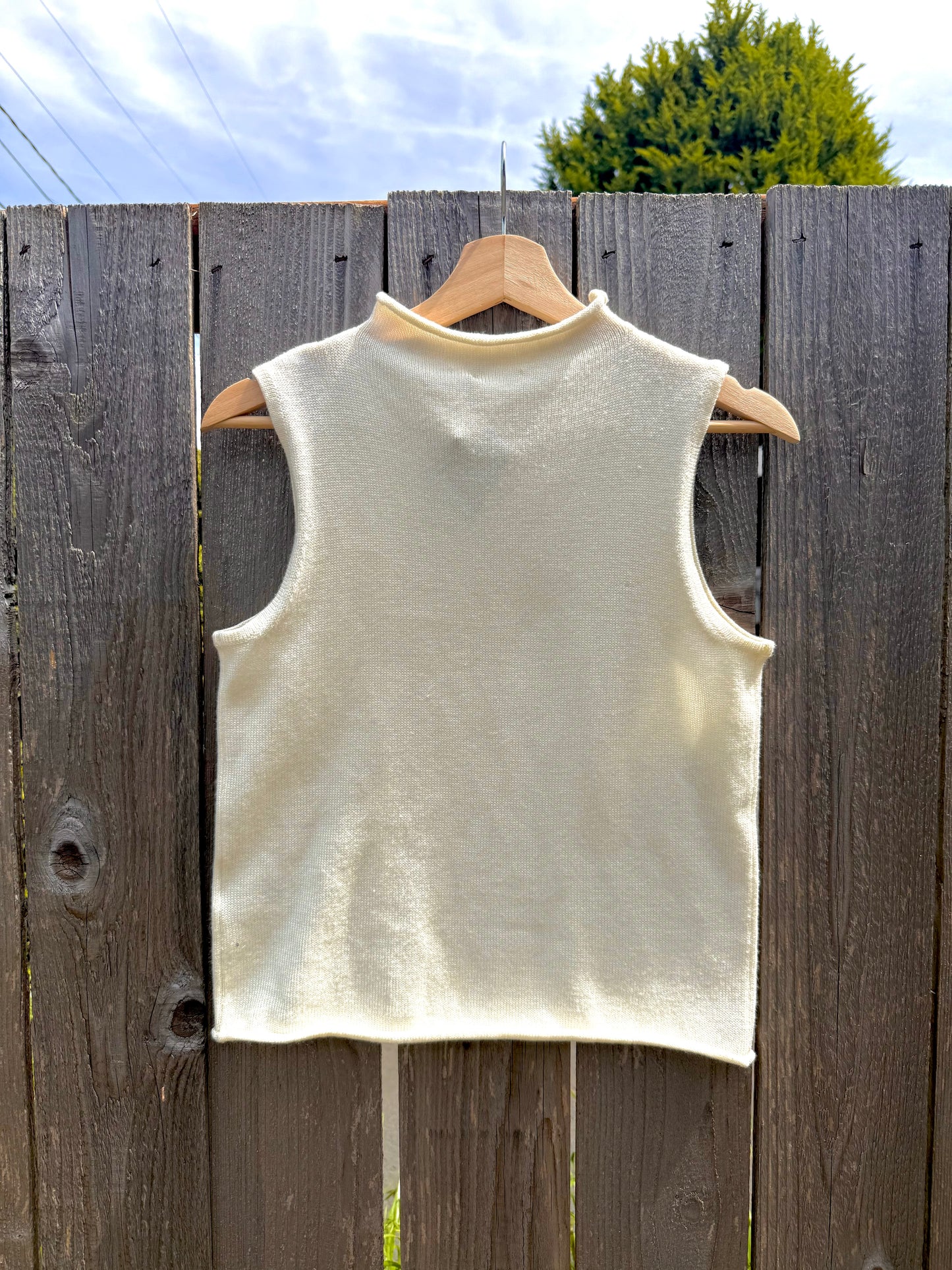 Cream and cobalt knit tank (S/M)