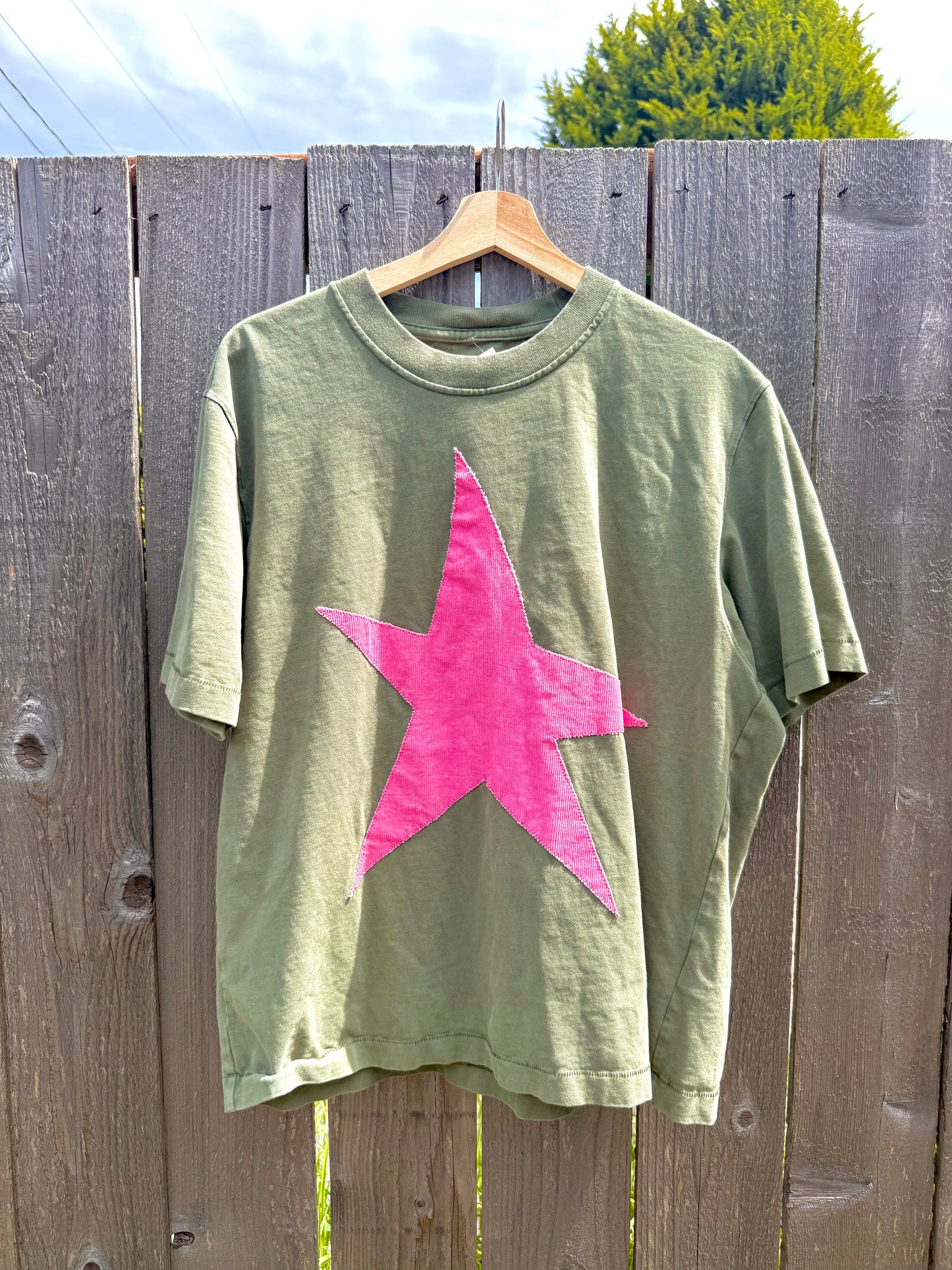 Green and pink star tee (L/XL)