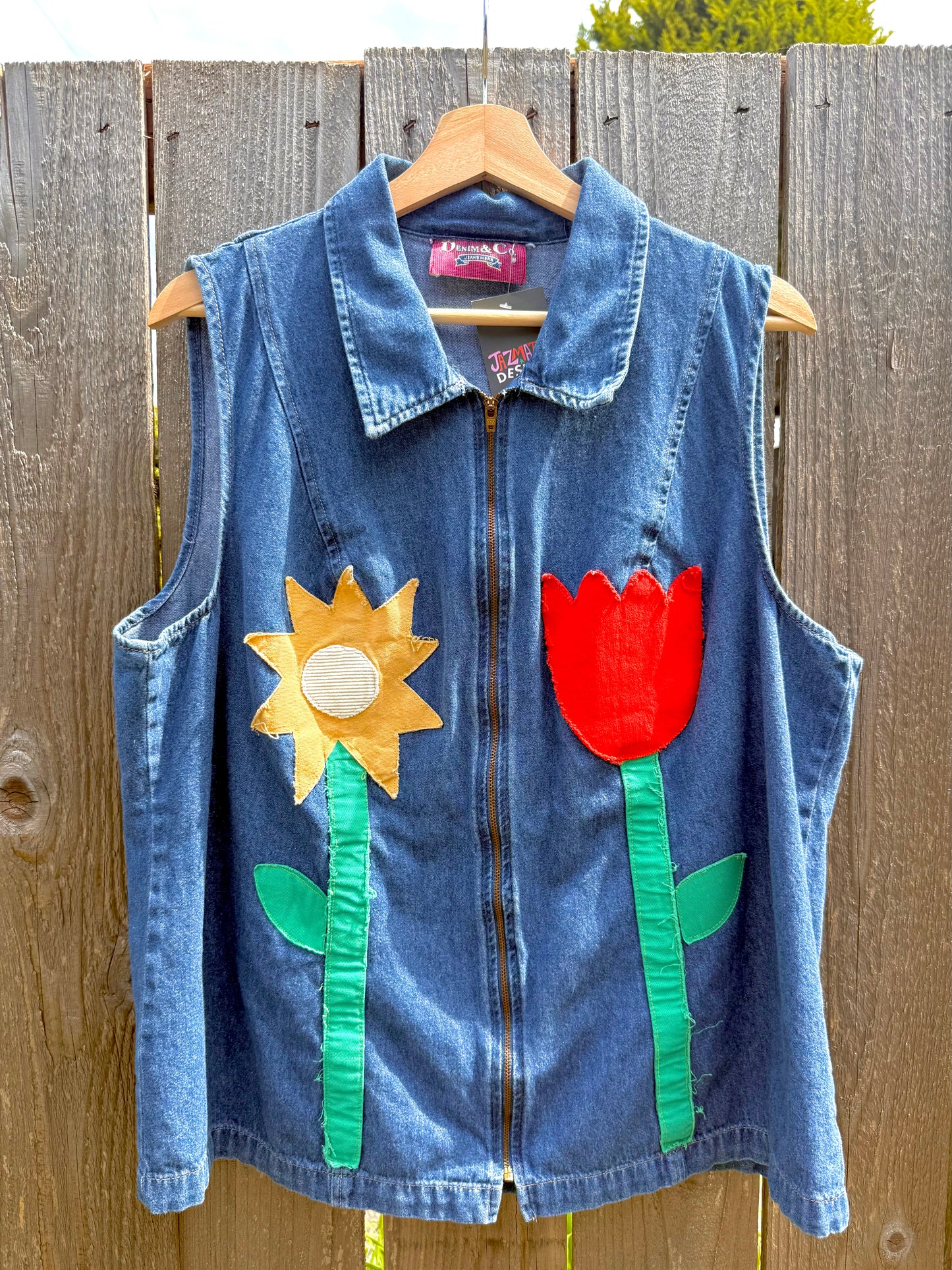 Flower zip up vest (L)