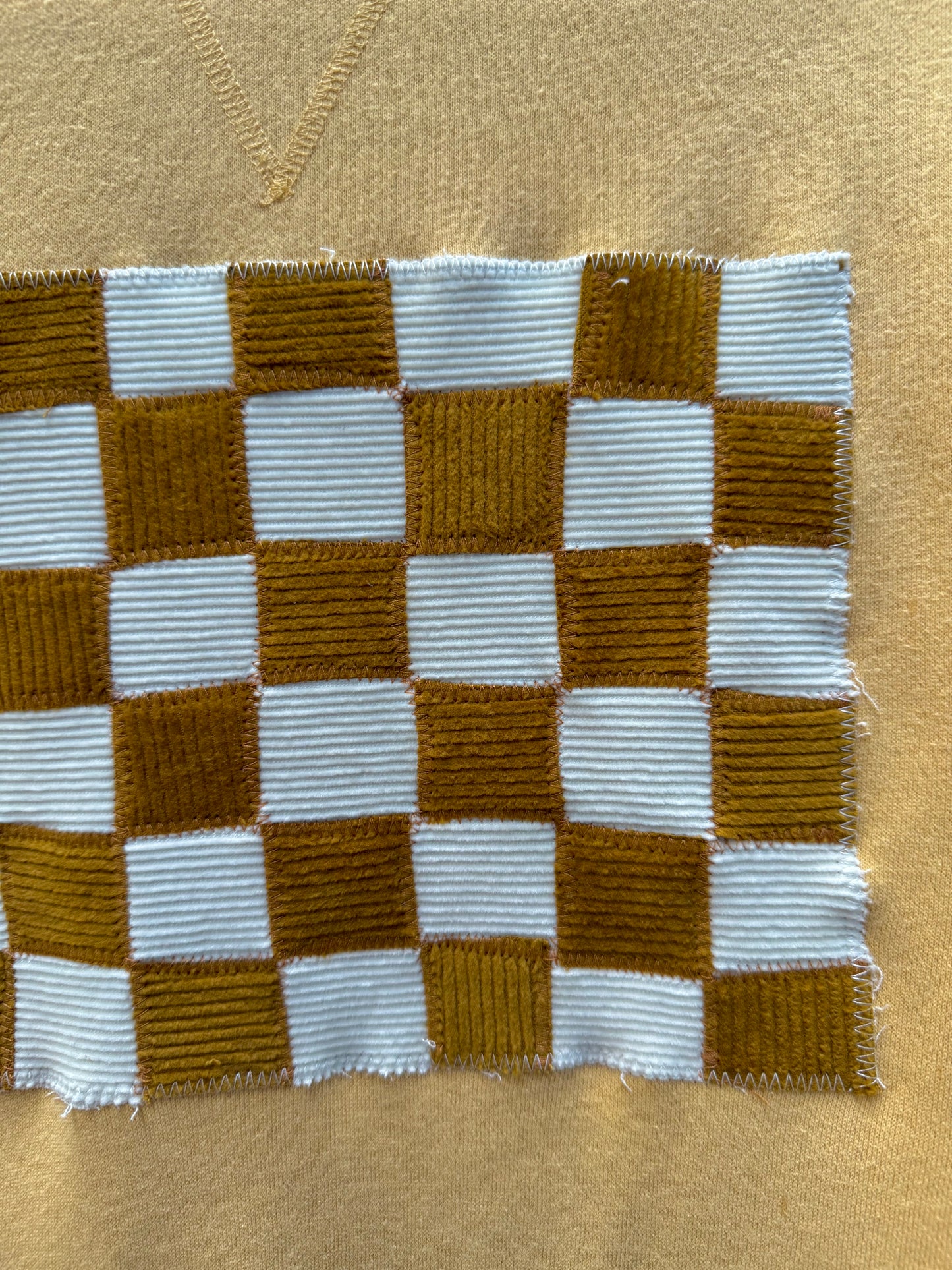Gold checkered crew neck (M/L)